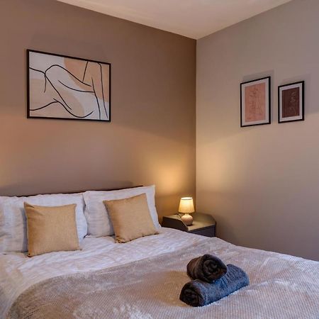 Cosy 2 Bed Home เชสเตอร์ฟิลด์ ภายนอก รูปภาพ